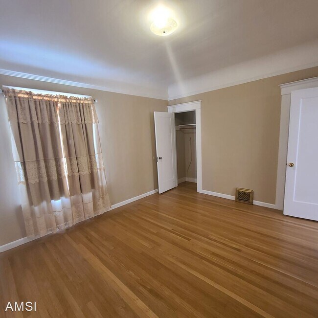 Building Photo - 3 br, 1.5 bath House - 1698 10th Avenue