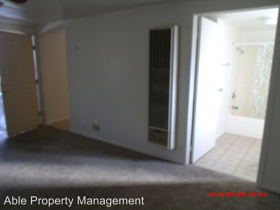 Building Photo - 2100 Crestview Ave
