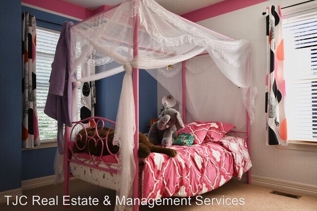 Foto del edificio - 4 br, 3.5 bath House - 2769 Wabash St
