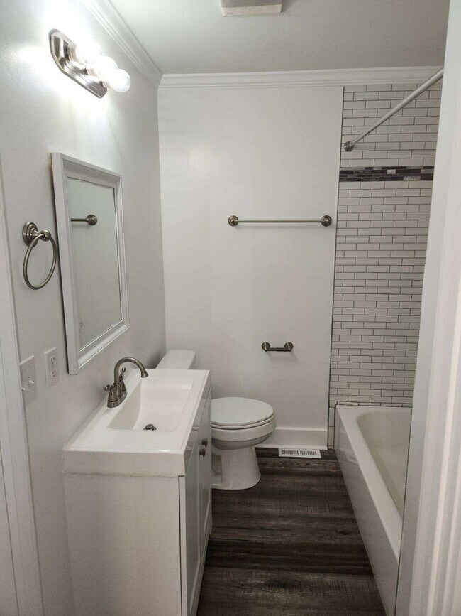 Building Photo - 3 bedroom house for rent- Available Now