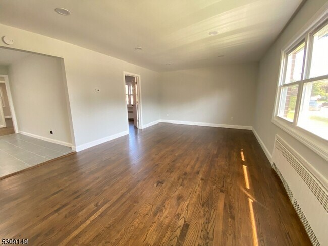 Foto del edificio - 905 Sanford Ave