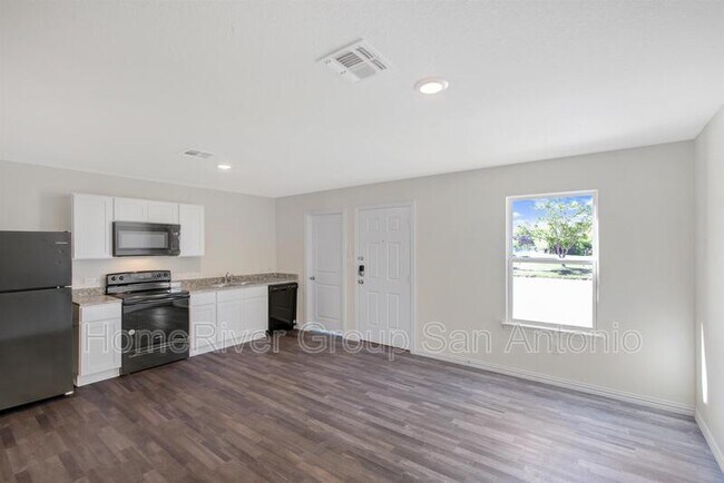 Building Photo - 542 Rivas St