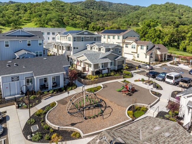 Foto del edificio - $3595.00 - Newer Large 3/2.5 Townhome in B...