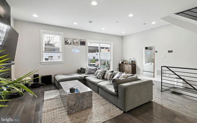 Foto del edificio - 2813 Tilton St
