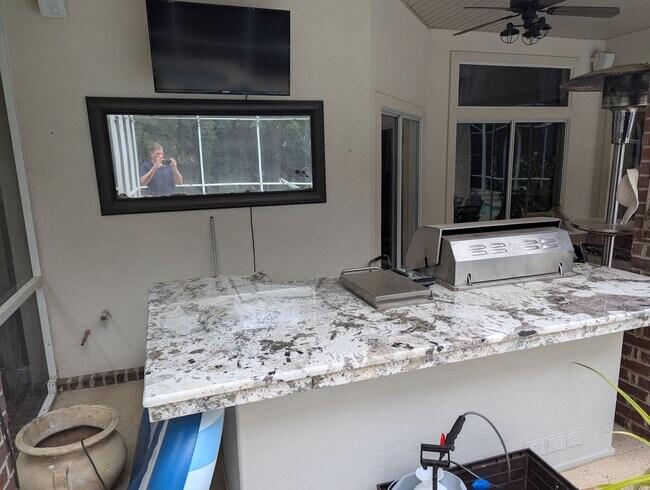 Foto del edificio - Live Exceptionally in an Elegant 4-Bedroom...