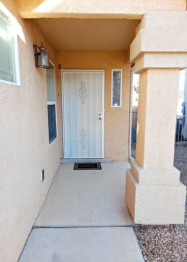 Building Photo - Charming 3 Bed 2 Bath Home in Huning Ranch