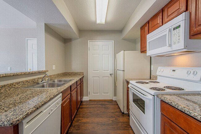 Building Photo - CUTE AND COZY 1 BEDROOM DOWNSTAIRS UNIT*IN...