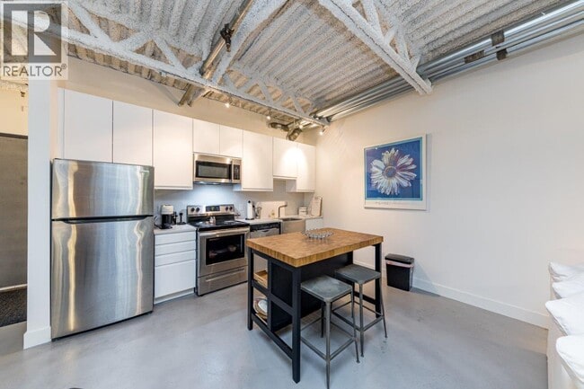 Photo du bâtiment - 350 E 2nd Ave