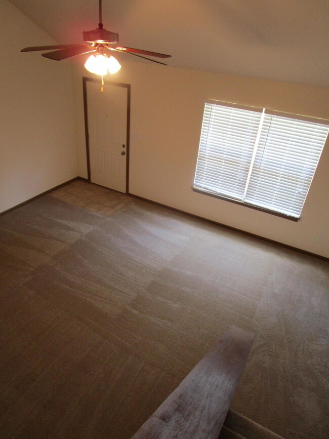 Building Photo - 701 Glenstone Dr