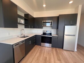 #515 Open 1BD, 1BA - 440SF Kitchen - Proctor Flats