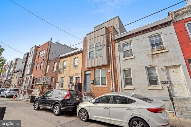 Building Photo - 607 Mercy St