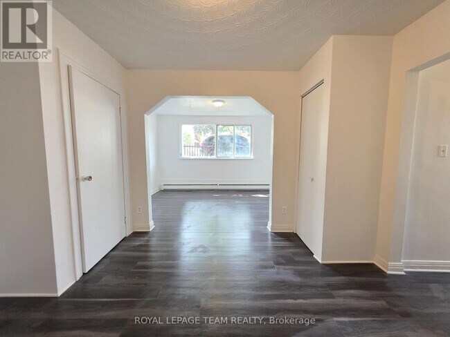 Photo du bâtiment - 187 Bradley Ave