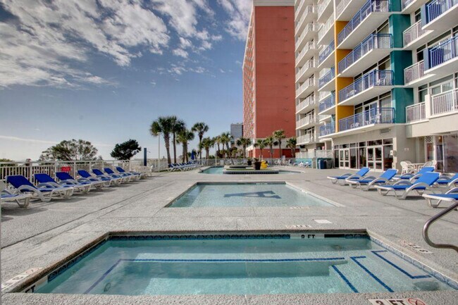 Foto del edificio - 1700 N Ocean Blvd