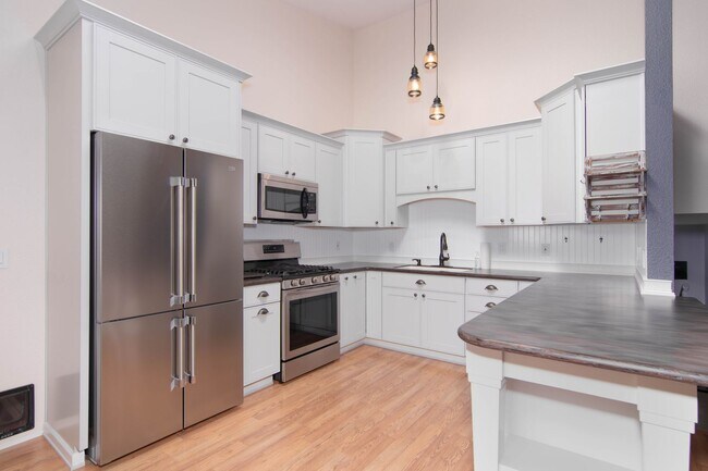 Foto del edificio - Updated 3 Bed 2 Bath Home With Brand New 2...