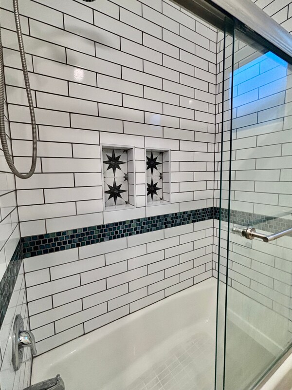 Foto del edificio - 2488 Beachwood Dr