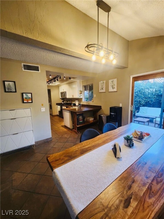 Foto del edificio - 104 Boysenberry Ln