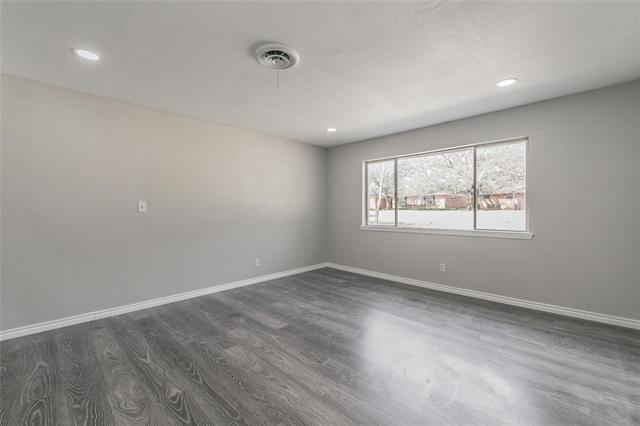 Building Photo - 1305 Sproles Dr