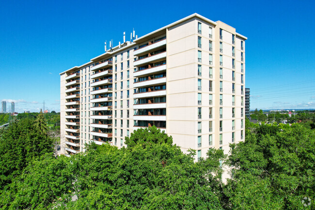 Building Photo - Bayview Square North