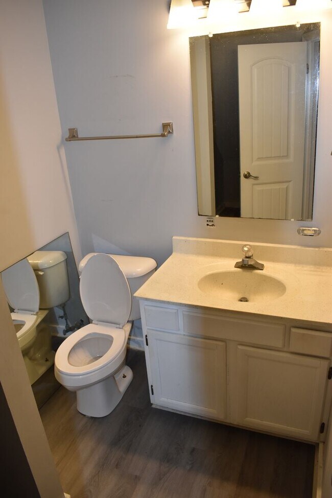 Foto del edificio - Home Available for Rent