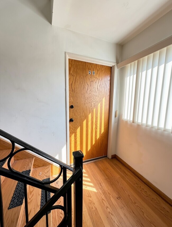 Foto del edificio - 3158 W 93rd St