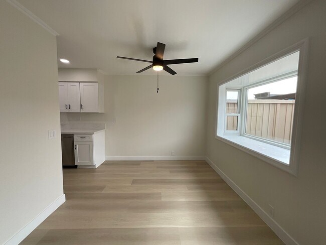 Foto del edificio - Villa Pacific: Remodeled 2 Bedroom 1.5 Bath Attached Townhouse,