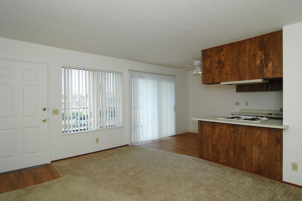 Walnut Wood Apartments in Woodland, CA