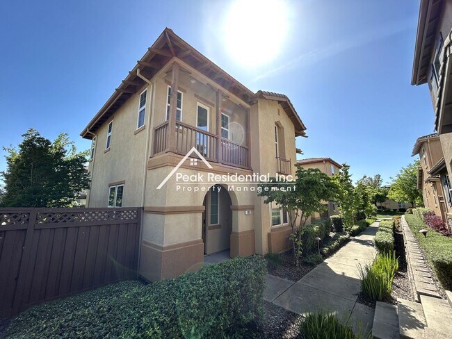 Foto del edificio - Beautiful 4bd/2.5ba Folsom Home with 2 Car Garage!
