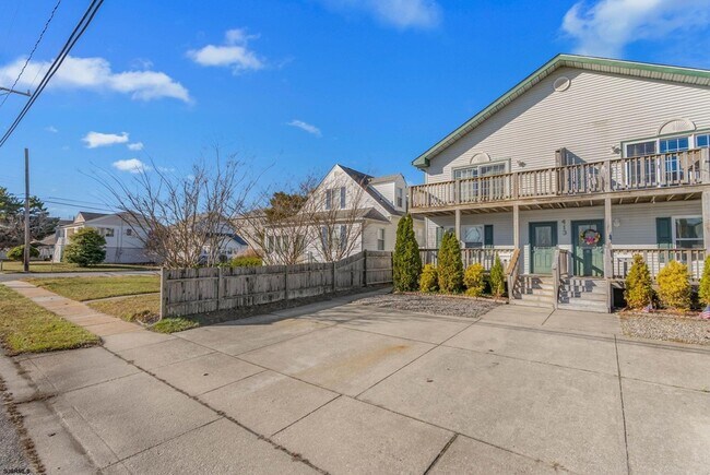 Foto del edificio - 413 W Beach Ave