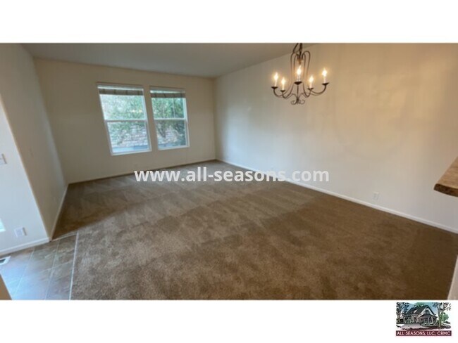 Building Photo - Fantastic two story townhome located very ...