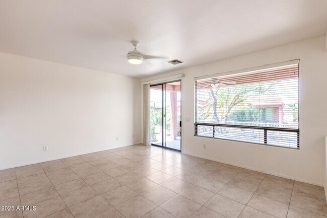 Foto del edificio - 42566 W Heavenly Pl