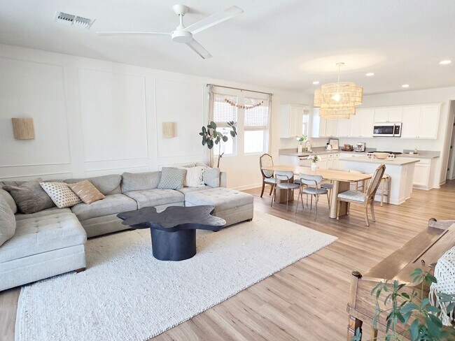 Foto del edificio - 4-bedroom + Den, 3-bath home in The Preserve at San Tan