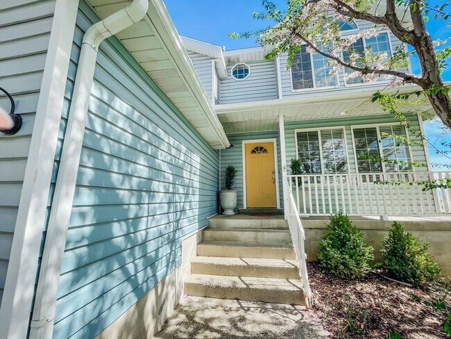 Building Photo - Beautiful Home in Provo
