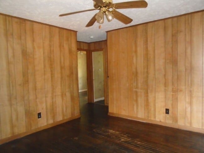 Building Photo - 310 Old Shaw Rd