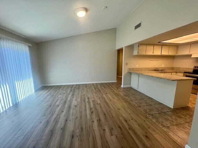 Building Photo - Newly renovated 2 bedroom 2 bath