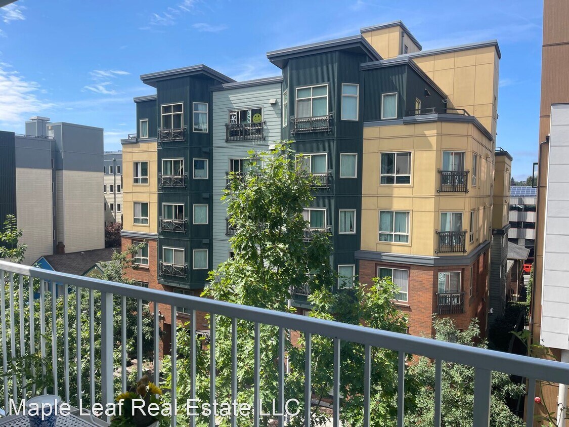 Foto principal - 3 br, 2 bath House - 4722 12th Avenue NE, ...