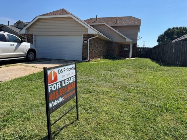 3 bed , 2 full bath, 2 story , Newly updat... - 3 bed , 2 full bath, 2 story , Newly updat... House