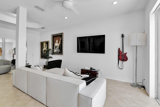 Foto del edificio - 4020 Murano Bay Dr