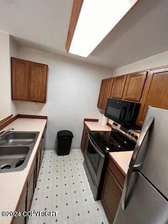 Foto del edificio - Fantastic Independence Park Condo With Garage!