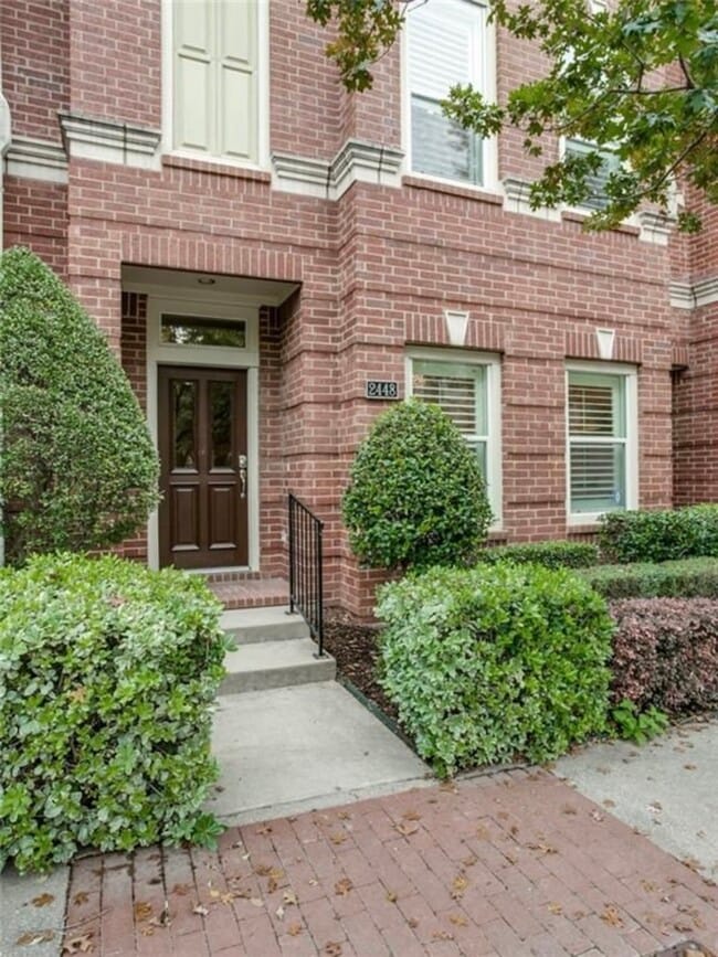 Building Photo - 2448 Worthington St