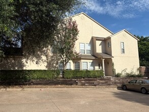 Building Photo - 7 Country Club Pl