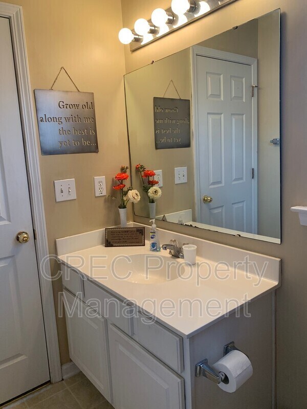 Foto del edificio - 5024 Holdsworth Dr