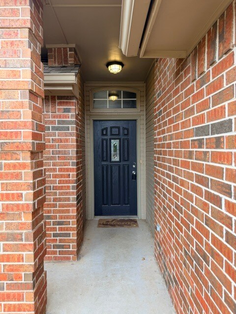 Building Photo - 426 W Pines Way