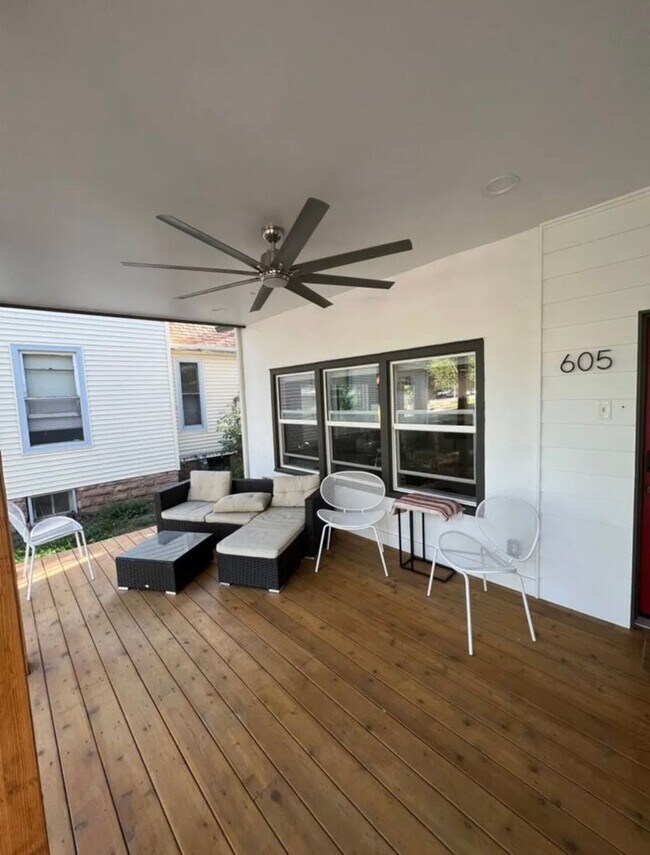 Foto del edificio - $500 move in incentive! Beautiful downtown...