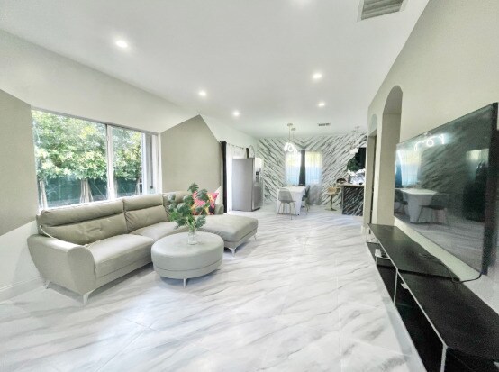 Foto del edificio - 1102 NW 26th St