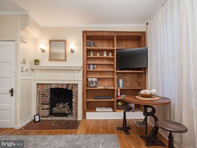 Building Photo - 258 Quince St