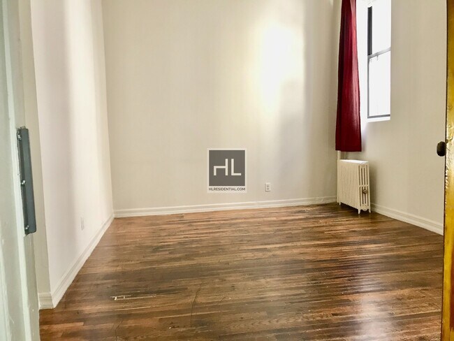 Building Photo - Super High Ceiling  2 Bedroom/1 Bathroom W...