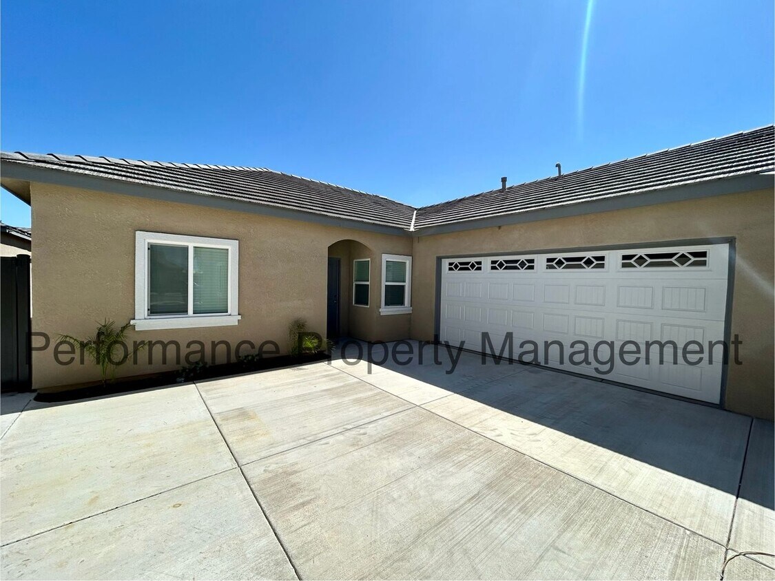 8505 Grandy St Unit B, Bakersfield, CA 93308 Room for Rent in