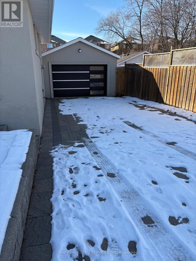 Photo du bâtiment - 260 Hillside Dr