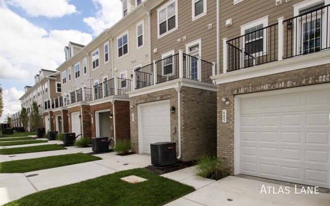 Building Photo - 624 Totten Pl NE