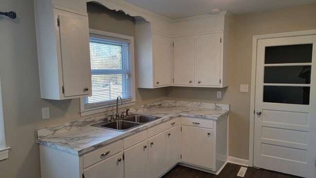 Building Photo - 1789 Hausman Dr